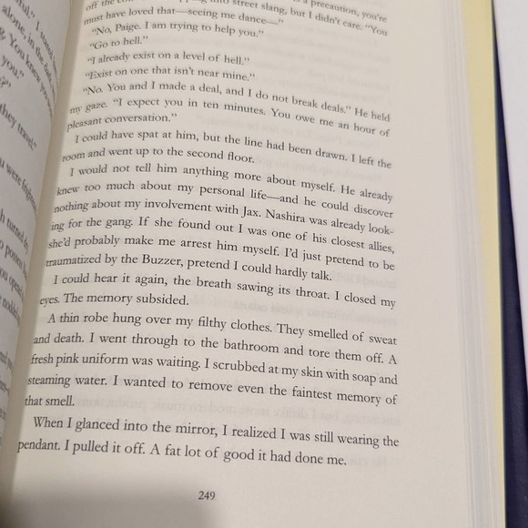 The Bone Season (2013, Hardcover) – Samantha Shannon [Dystopian, Fantasy] - Picture 7 of 9